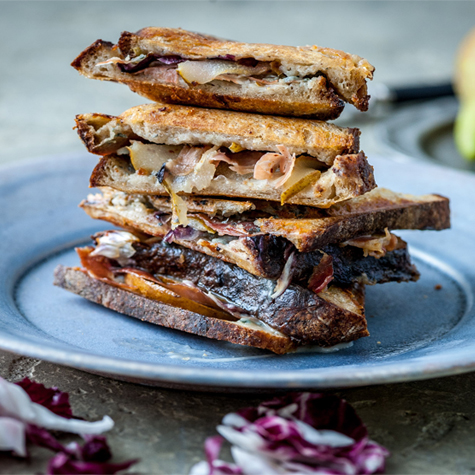 Toast Gorgonzola, Prosciutto, Pere E Radicchio