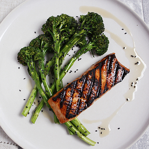 Salmone Grigliato Alla Soia E Miso Con Lime E Broccoli Al Sesamo