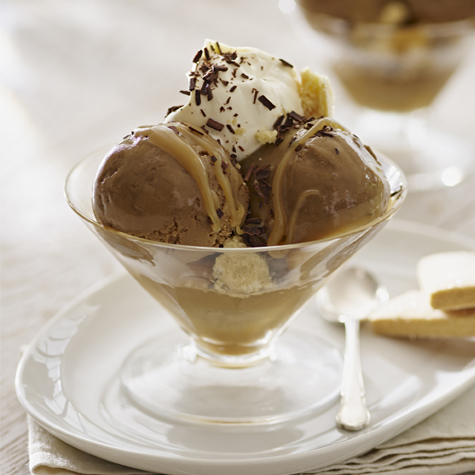 Doppio Espresso Con Gelato Alla Crema Chantilly, Cioccolato Amaro E Biscotti